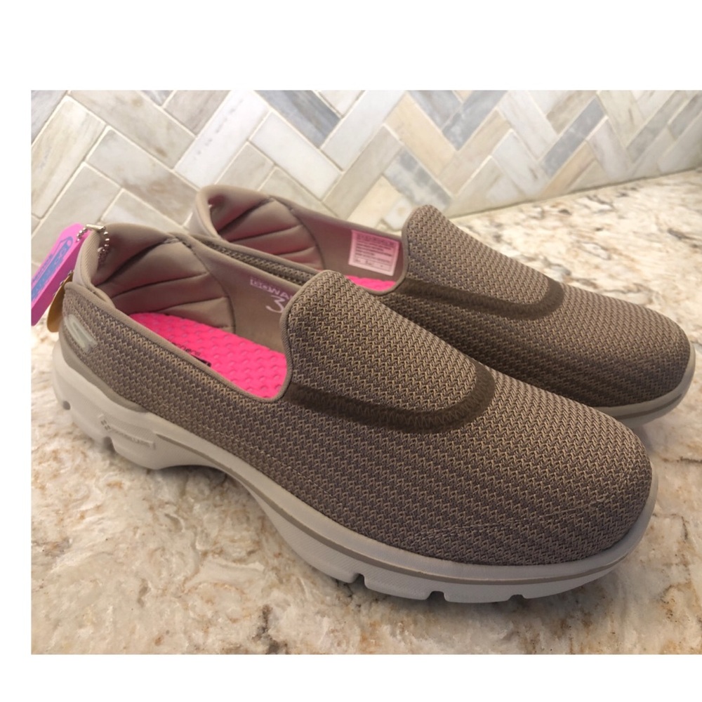 Skechers NWT goga mat go walk 3 slip on size 9.5